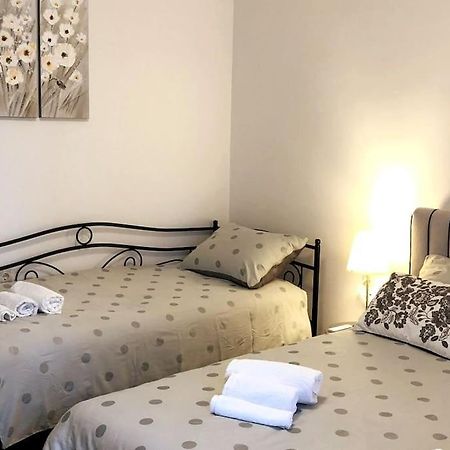 Lijepo Ureden Stan U Centru Grada Apartamento Knin Exterior foto