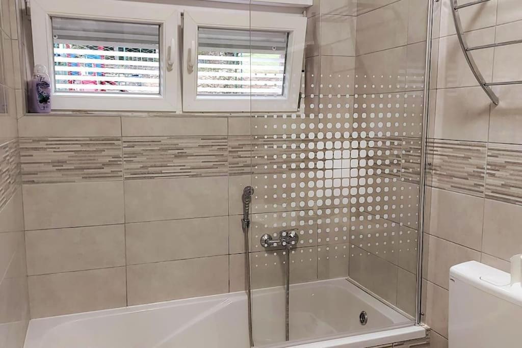 Lijepo Ureden Stan U Centru Grada Apartamento Knin Exterior foto