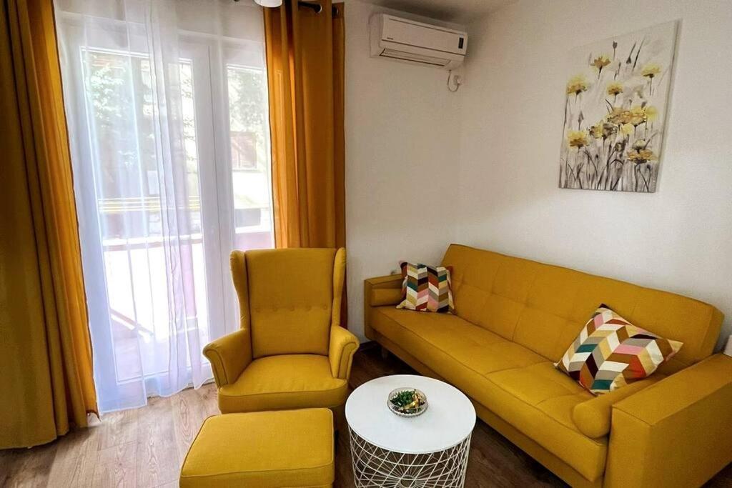 Lijepo Ureden Stan U Centru Grada Apartamento Knin Exterior foto