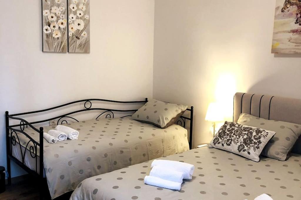 Lijepo Ureden Stan U Centru Grada Apartamento Knin Exterior foto