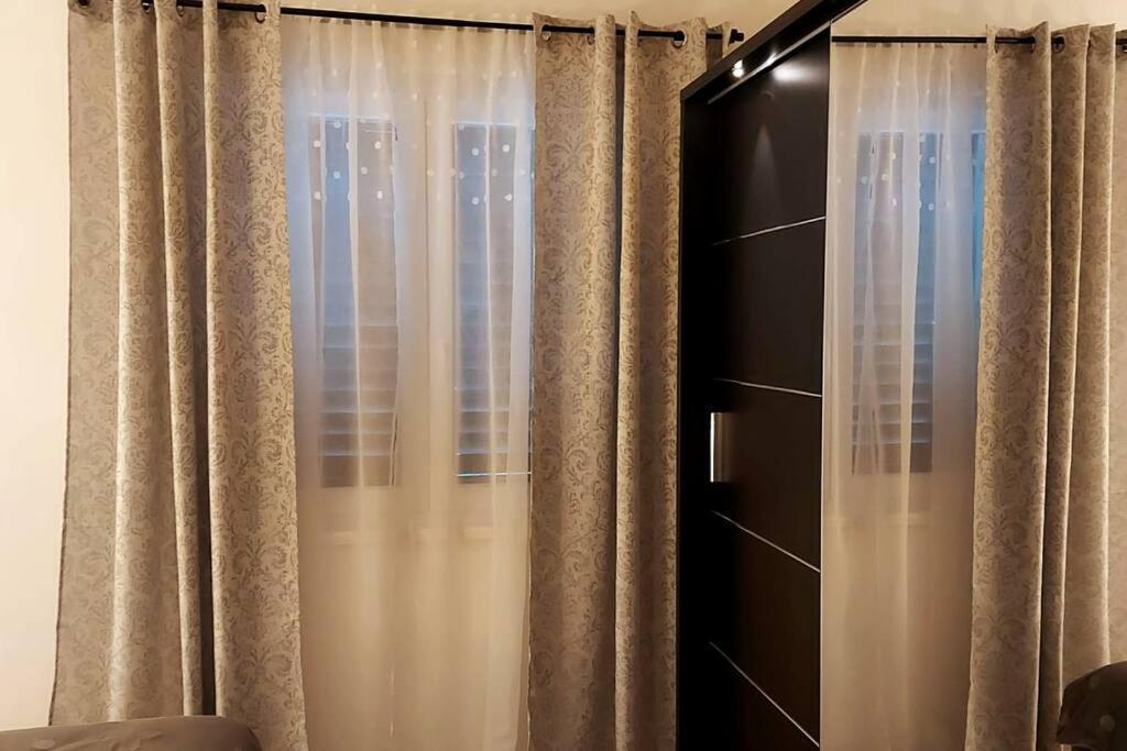 Lijepo Ureden Stan U Centru Grada Apartamento Knin Exterior foto